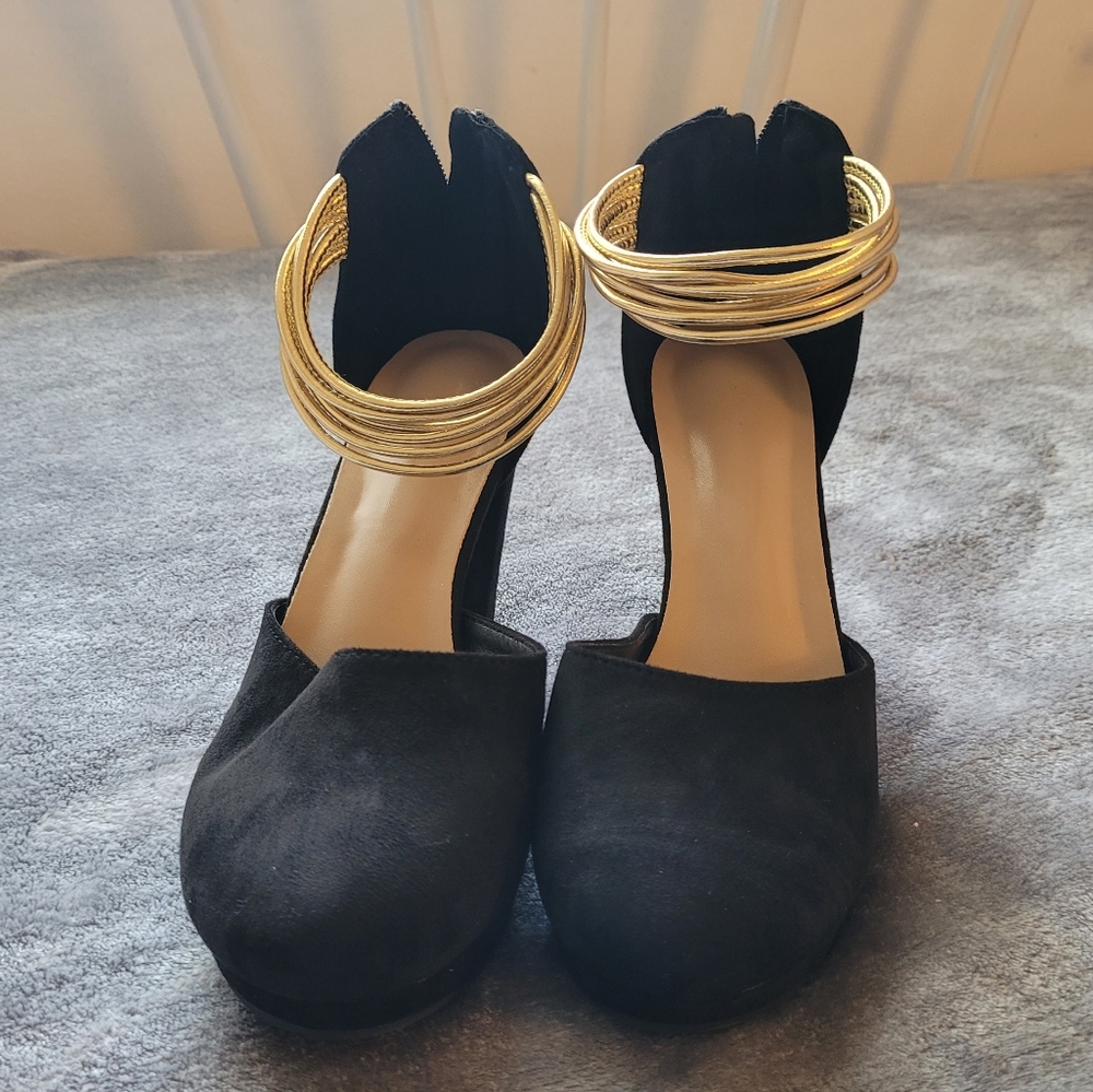 Elegant Black and Gold Women's Shoes
